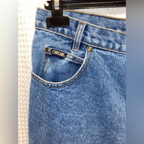 Women’s CHEROKEE medium wash Vintage mom fit‎ Jeans size 32 fits like size 30 - Picture 3 of 15